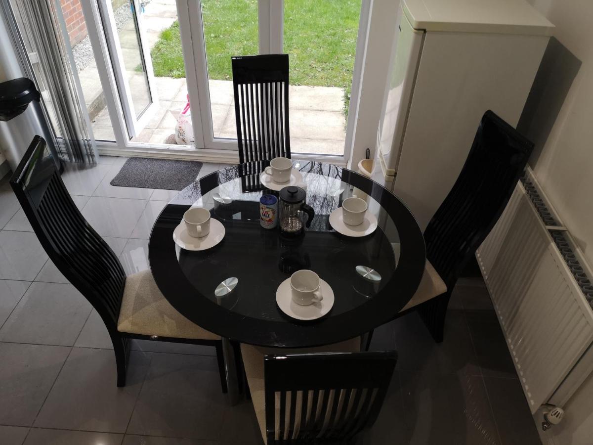 Appartamento Nightingale Gardens - 4 Bed Detached House - Manchester Esterno foto