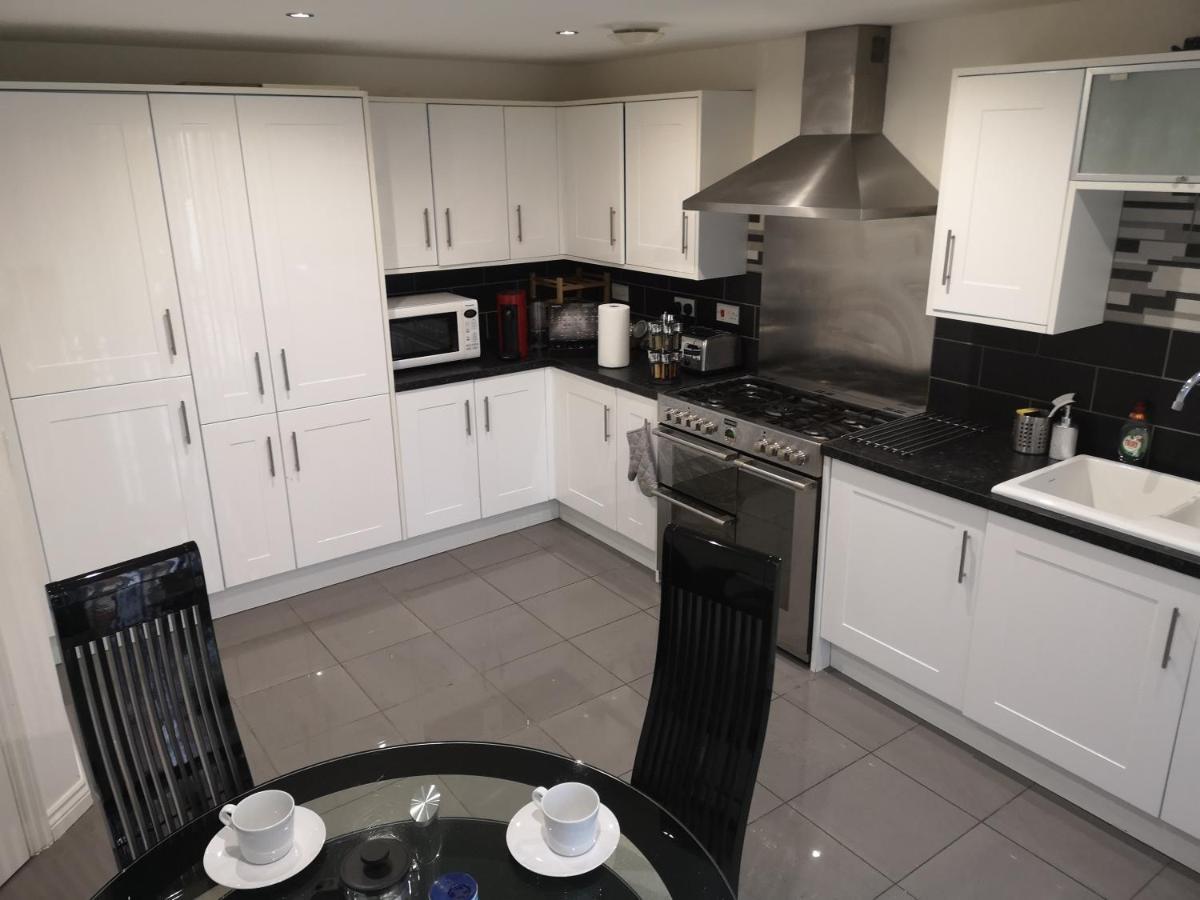 Appartamento Nightingale Gardens - 4 Bed Detached House - Manchester Esterno foto